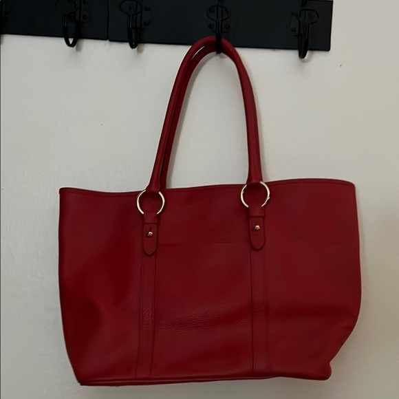 Elegant Red Leather Tote Bag - Picture 2 of 10